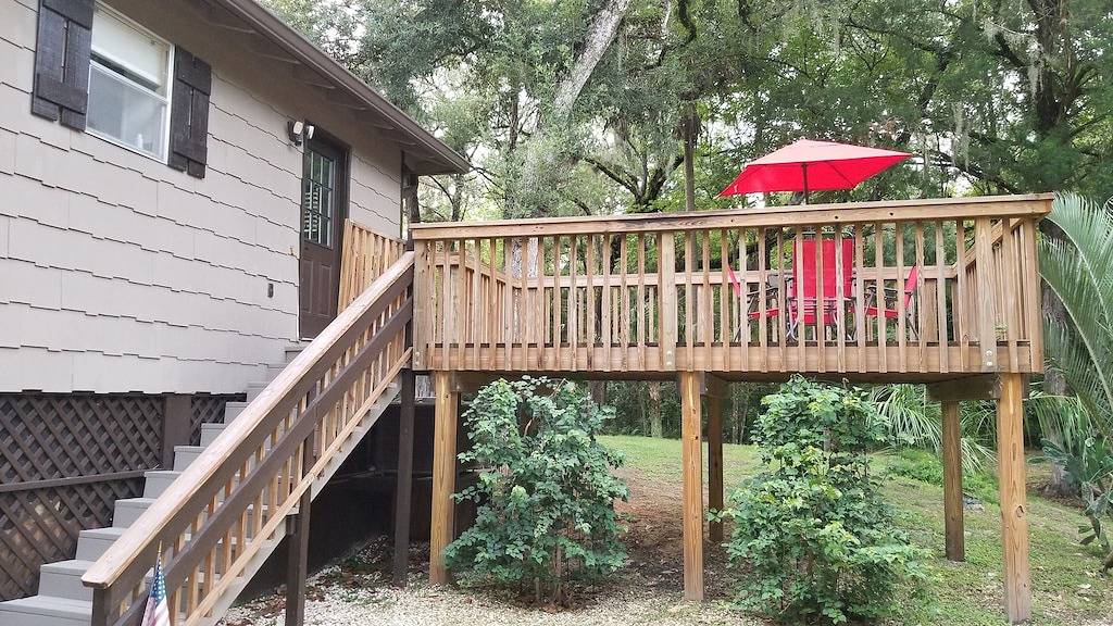 Stilt home close to Macraes, city dock, Wild Life Park. in Homosassa, Citrus County