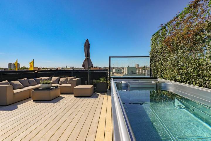 Ferienwohnung für 4 Personen, mit Whirlpool und Terrasse sowie Pool und Sauna in Wilmersdorf Berlin