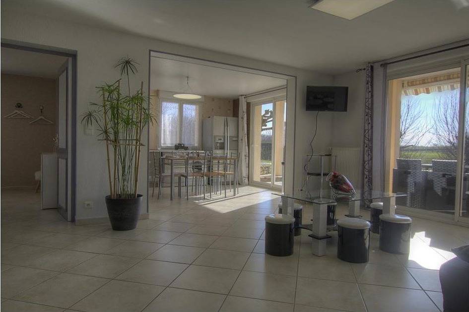 Les Montaines in Coligny, Région de Bourg-en-Bresse