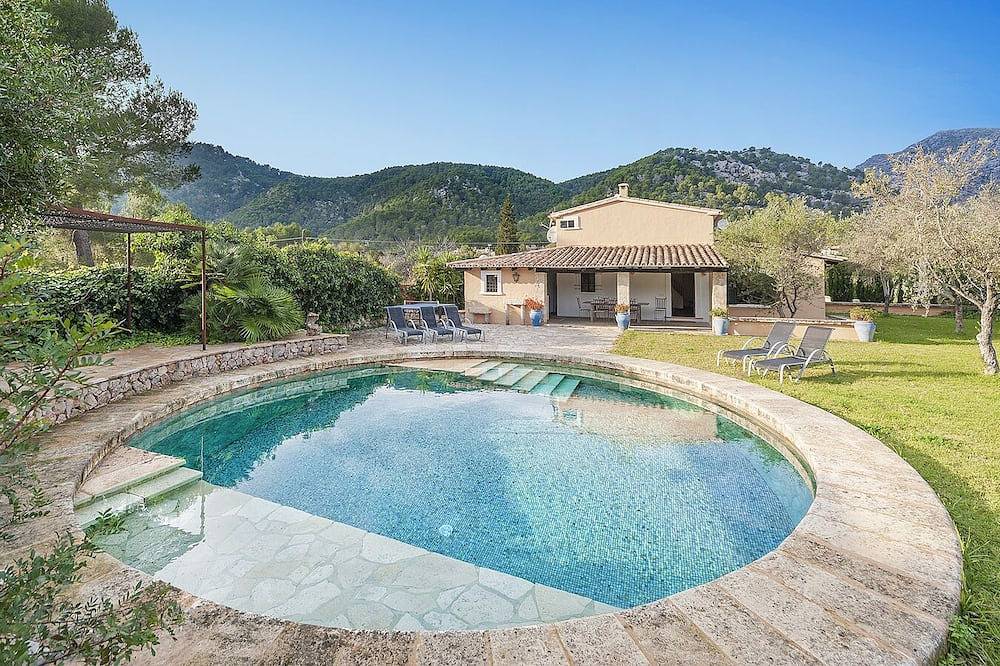 Renovated Villa with Pool and Garden, 900 mts from Pollensa Town in Torrent de la Vall d'en Marc, Pollença