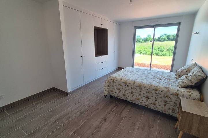 Completely renovated 18th century Basque farmhouse, in a quiet location with views of the hills. in Souraïde, Bayonne und Umgebung