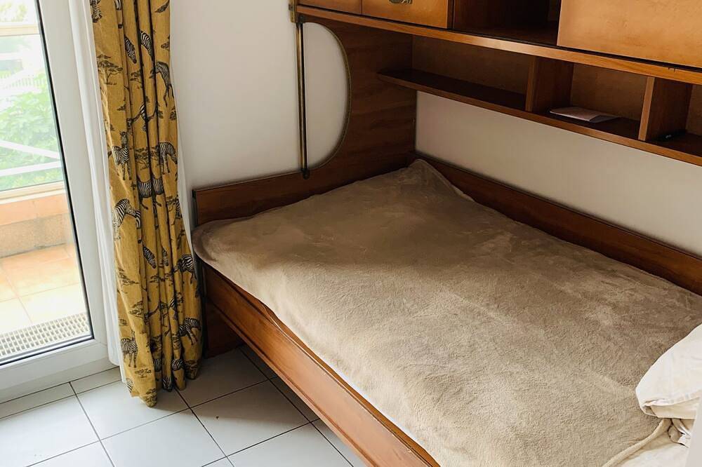 Ganze Wohnung, Amazing spacious appartement front of the beach. in Golfe-Juan, Vallauris