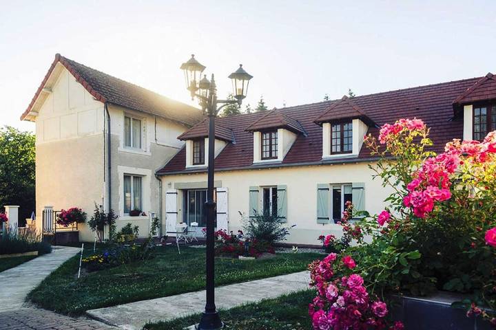 Chambre d’hôte pour 2 personnes, avec Terrasse et Jardin ainsi que Piscine et Vue