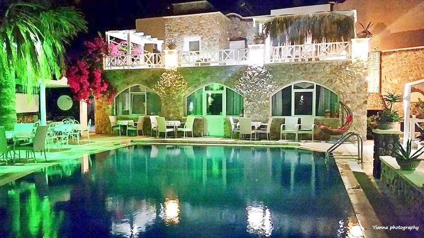 Appart’hôtel pour 3 personnes, avec Balcon et Jacuzzi ainsi que Terrasse et Jardin