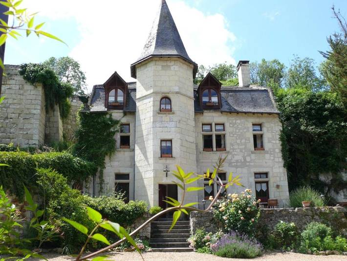 Chambre d’hôte pour 4 personnes, avec Terrasse ainsi que Jardin et Vue à Artannes-sur-Thouet