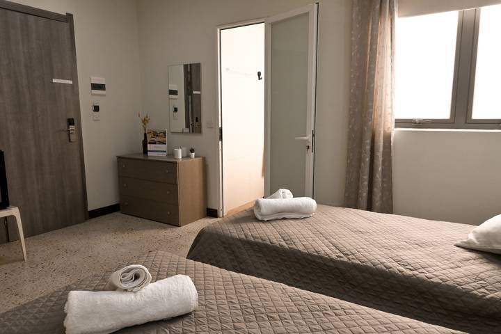 Hôtel pour 2 personnes, avec terrasse et vue sur l’océan dans St. Paul's Bay - 4