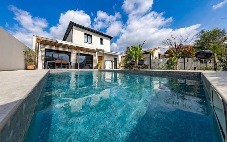 Location de vacances pour 8 personnes, avec piscine et terrasse à Aigues-Vives - 3