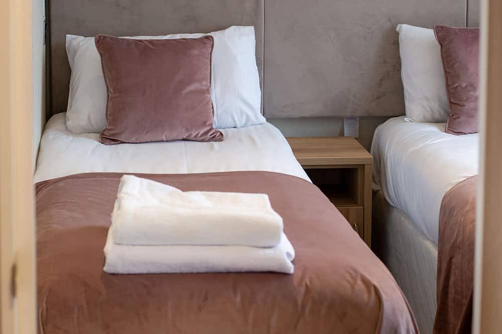 Stewarts Resort Lodge 8  -  a lodge that sleeps 6 guests  in 2 bedrooms in St Andrews, Fife region