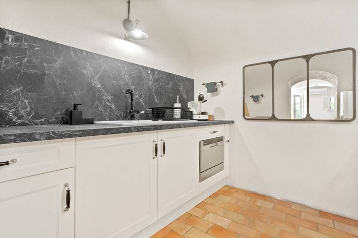 Apartment 'Gîte De Charme' with Mountain View, Wi-Fi and Air Conditioning in Méounes-lès-Montrieux, Middelhavskysten (Frankrig)