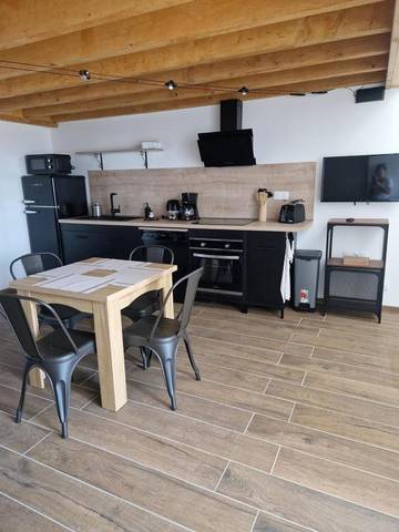 Gîte pour 7 personnes, avec jardin dans Parmilieu