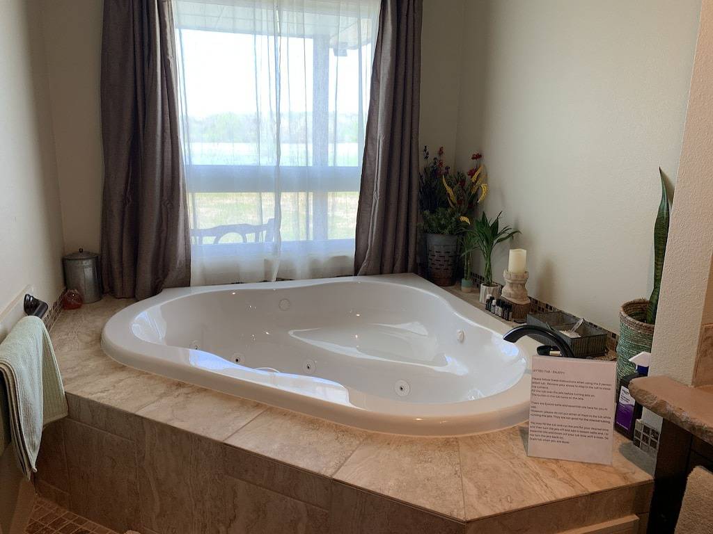 Ganze Wohnung, Roomy Master Suite - Perfect for 2-3 adults Or 2 adults 1 child, min age 8 yrs in Van Zandt County