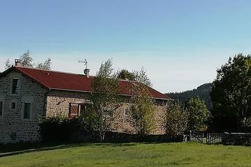 Gîte pour 6 personnes, avec jardin à Roche-en-Régnier