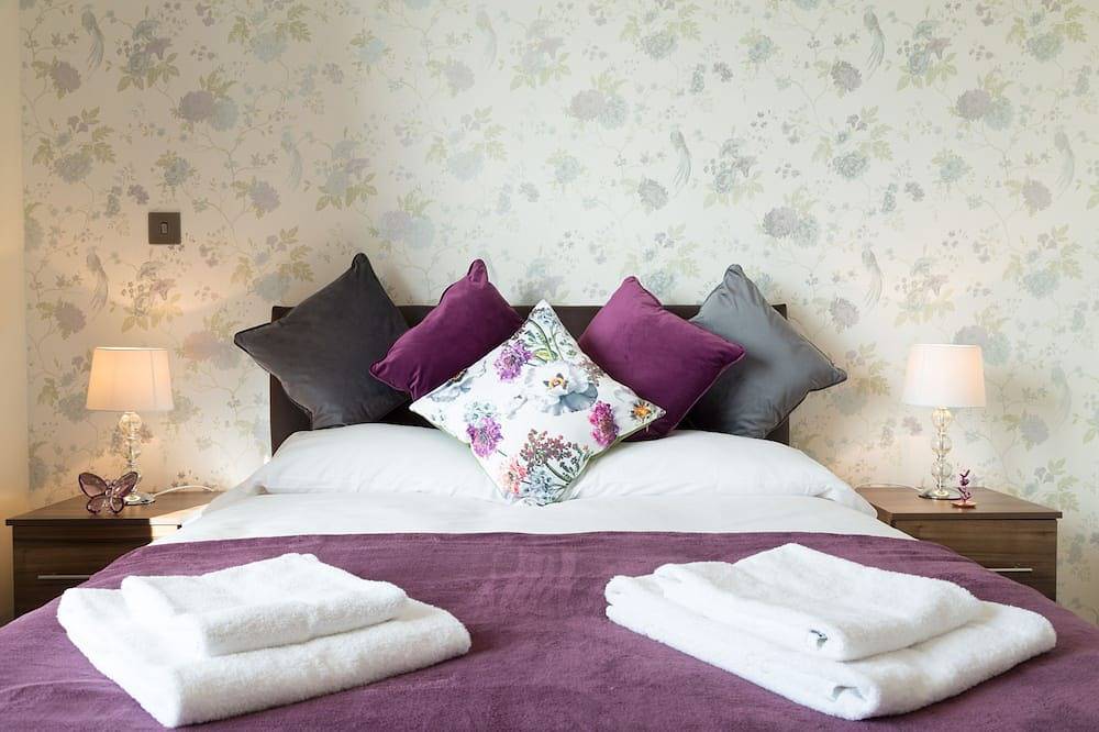 Entire apartment, Exquisite Modern Station Penthouse with Balcony, Parking & Sleeps 6 in Cambridge, Cambridgeshire