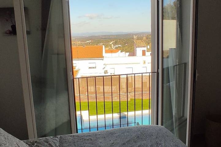 Casa Rural con Chimenea en Dormitorio, y Sala de Juegos. Con Piscina en Verano!! in Segura de León, Sierra Morena