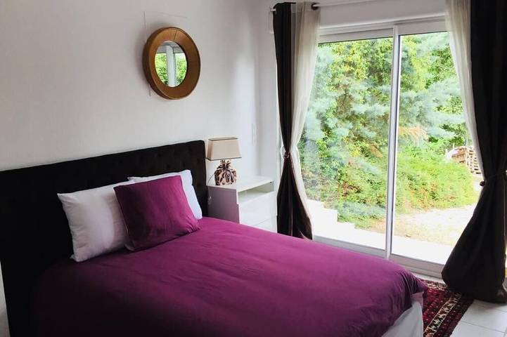 Maison de vacances pour 16 personnes, avec terrasse ainsi que jacuzzi et jardin, animaux acceptés