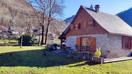 Gîte pour 4 personnes, avec jardin à Ustou