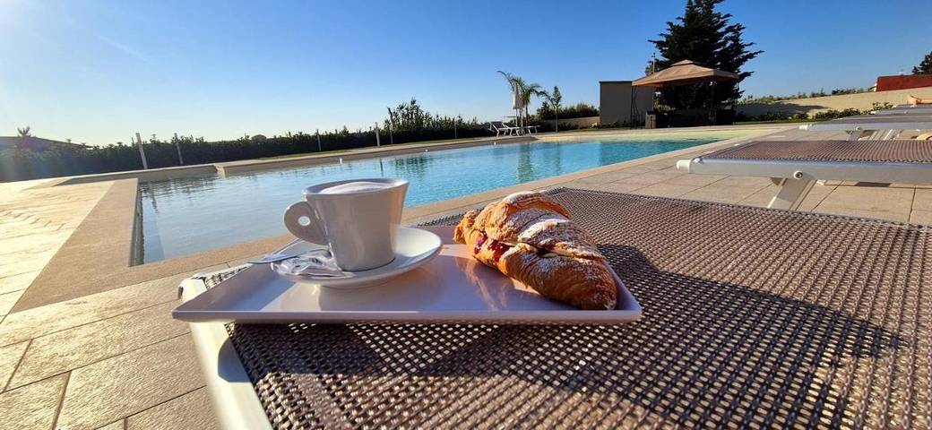 Casa vacanza per 2 persone, con Terrazza e Idromassaggio nonché Giardino e Piscina a Cirò Marina