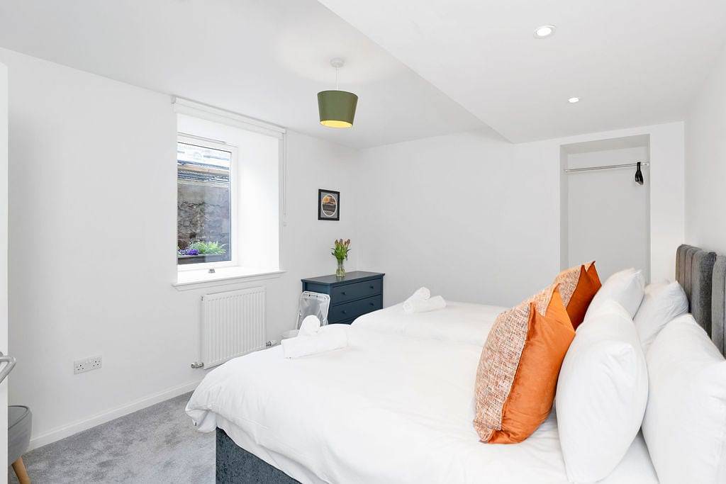 Guestready - Spacious 2bed with Private Patio in Edinburgh, Edinburgh and Lothian