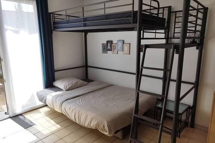 Vacation Home in Brittany, 900 m from the Beach - Sleeps 5 - Heated Pool in Kerhillio, Erdeven