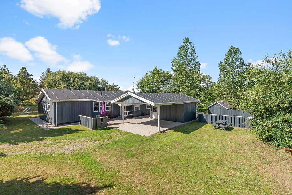 Family-friendly holiday home with sauna and fireplace in Blåvand, Région de Varde