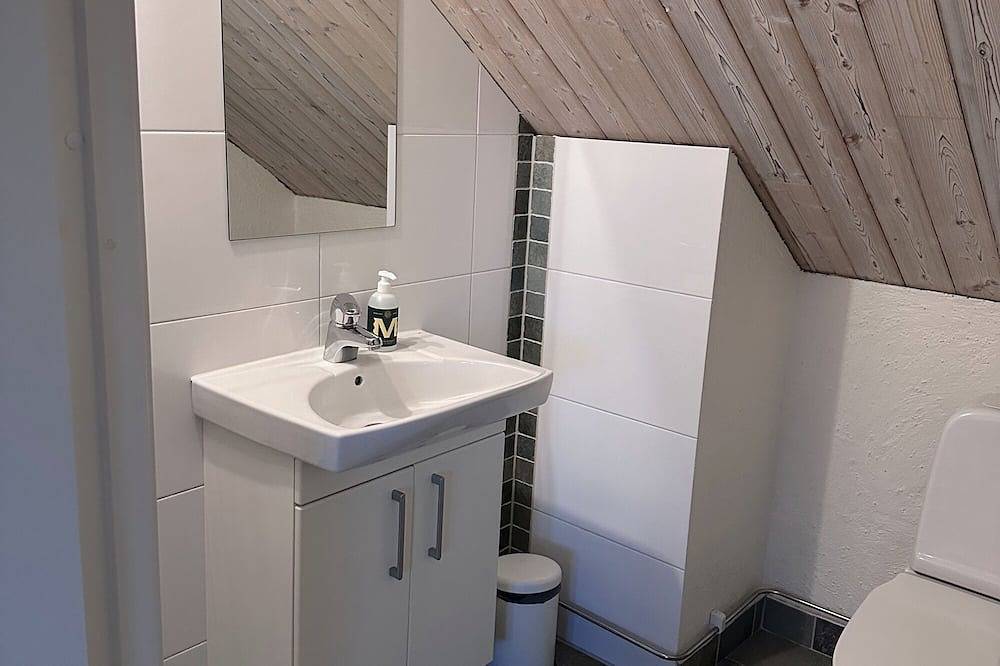 Cozy apartment in own house with terrace near Lassalyckan in Ulricehamn, Västergötland