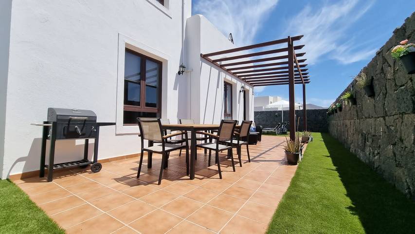 Ferienhaus 'Casa Atlantida' mit Meerblick, Garten, Pool & WLAN in Playa Blanca, Yaiza
