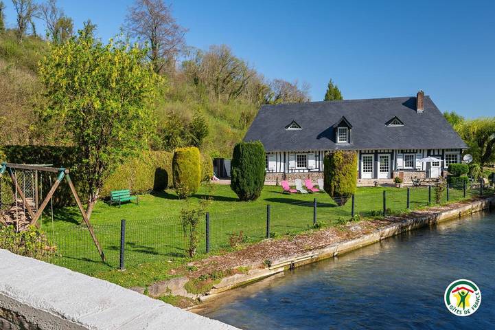 Gîte pour 8 personnes, avec Terrasse ainsi que Jardin et Vue à Vittefleur