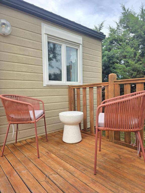 Camping pour 6 personnes, avec vue ainsi que jardin et piscine, animaux acceptés à Sainte-Marie-la-Mer - 3