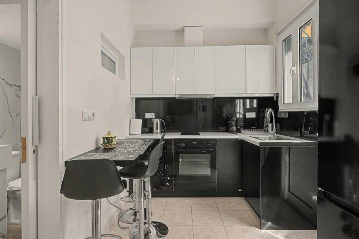 Apartamento entero, Apartamento 'Colonus' con terraza compartida, Wi-Fi y aire acondicionado in Sección central de Atenas, Atenas