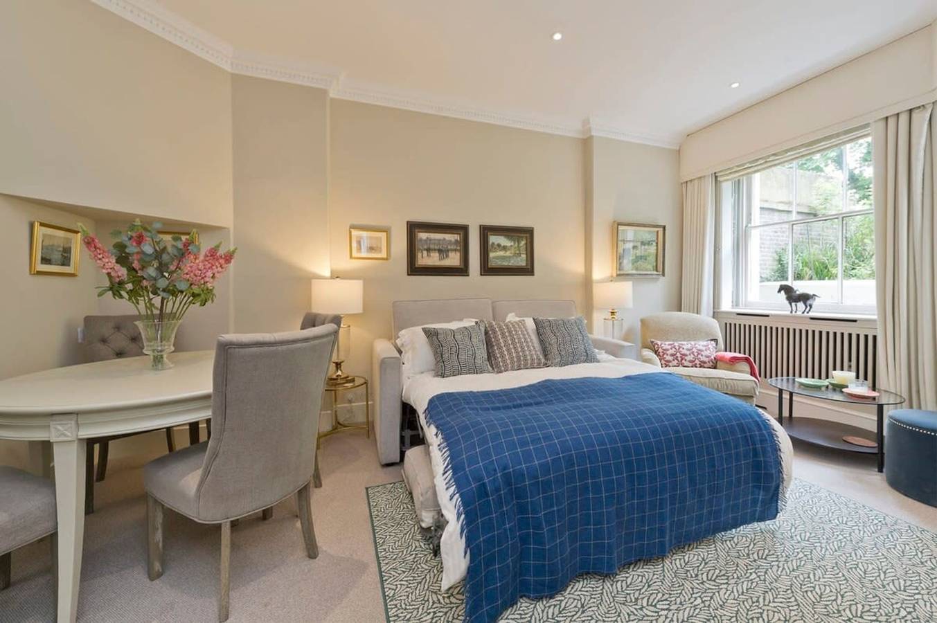 Entire apartment, Long stay discount - Studio Flat w  Garden Access  Holland Park in Kensington and Chelsea, London