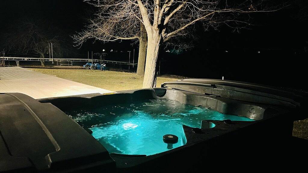 Limited summer dates Lakefront sandy beach, sunroom, sauna, game room, kayaks! in Le Sueur County