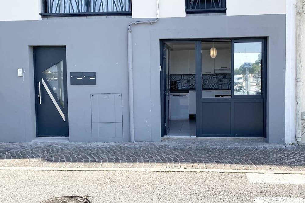 Ganze Wohnung, Studio ground floor facing the Canal in Le Grau-du-Roi, Côte d'Améthyste