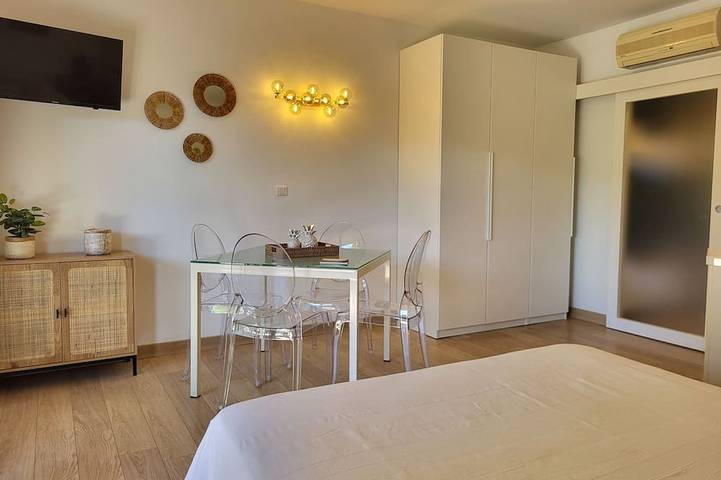 Entire apartment, Porto Vecchio - Studio, 4 pers, swimming pool, direct Santa Giulia beach access in Santa Giulia, Porto-Vecchio