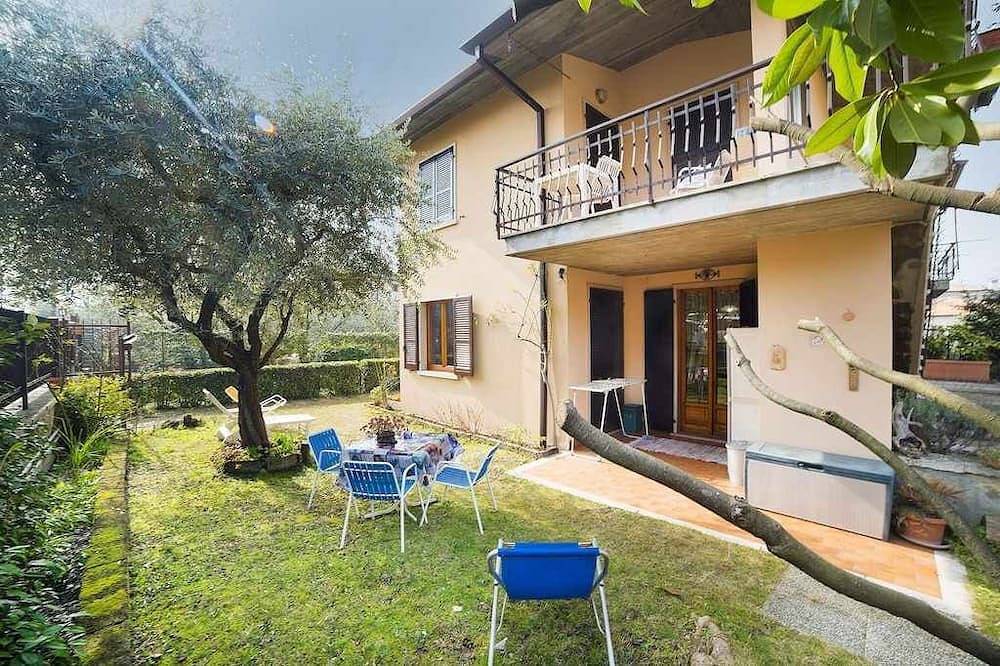Ganze Wohnung, Casa Carla-mit Garten, neben Zentrum und See in Garda, Gardasee-Berge