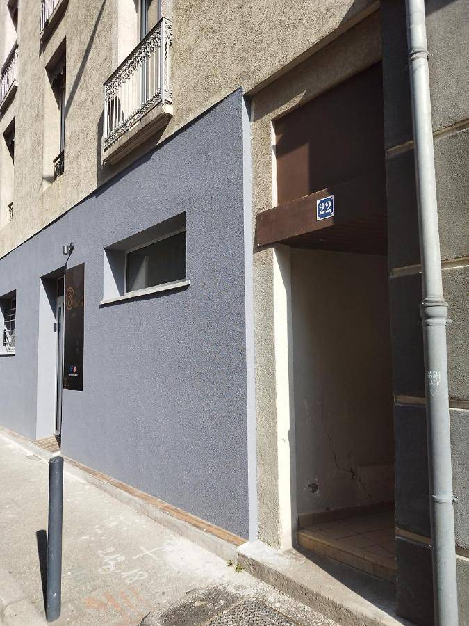 Grenoble La Suite 2 spa jaccuzzi et sauna privatif in Grenoble, Isère