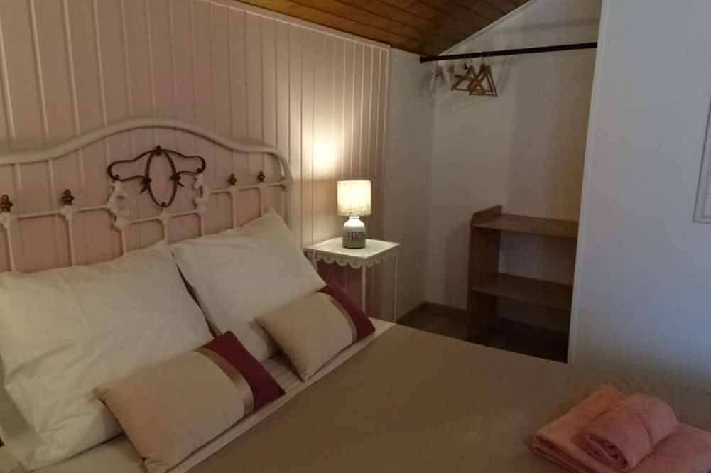 Charming B&B for a sunny getaway with seasonal pool in Forcalquier und Umgebung