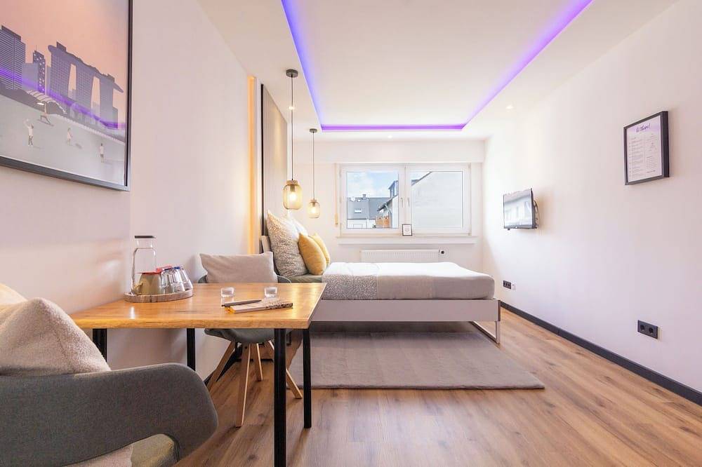 Appartamento intero, Comfort Hub | 3 homestay guest rooms near airport, fair, trade fair, Esa & city in Porz (Köln), Colonia