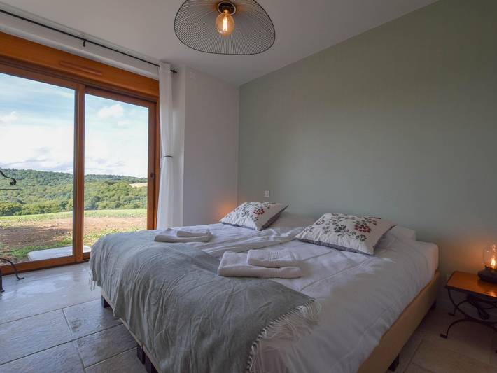 Location de vacances pour 6 personnes, avec terrasse ainsi que piscine et jardin à Saint-Médard-d'Excideuil - 4