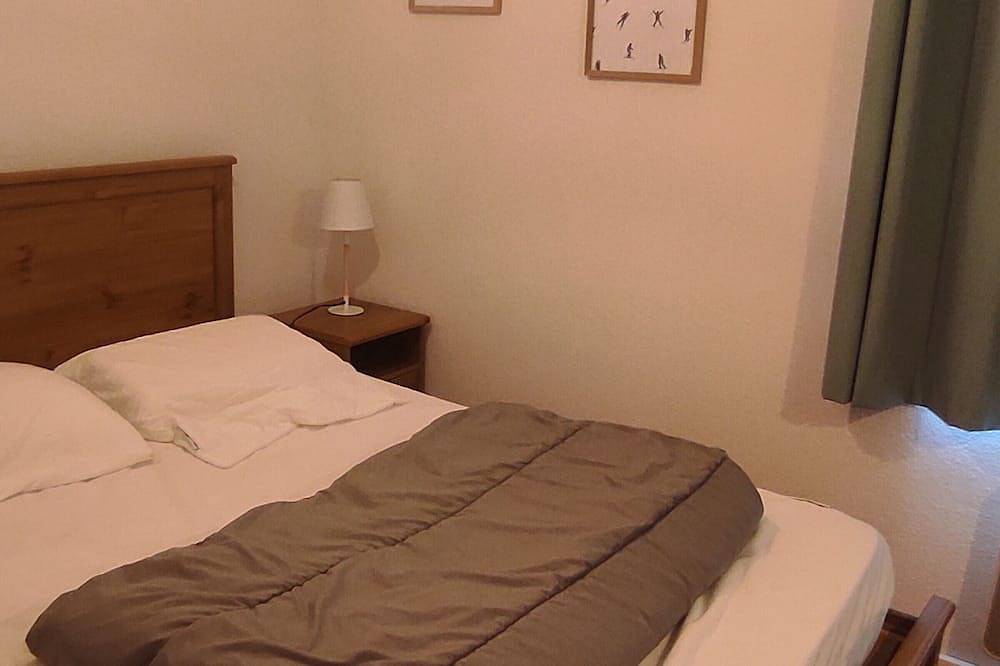 Entire apartment, Spacious apartment for 6 with Wifi and parking, Super Besse in Super Besse, Besse-et-Saint-Anastaise