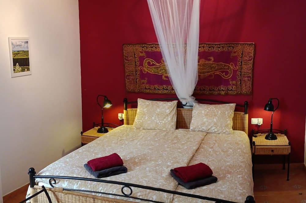 Beautiful Casa Jade, 3 Bedroom. Private,secluded pool & gardens. Mountain Views in Cómpeta, Cordillera Penibética