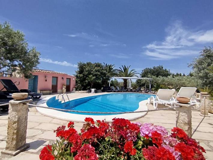 Cottage per 2 persone, con Terrazza e Giardino nonché Piscina e Panorama a Ragusa
