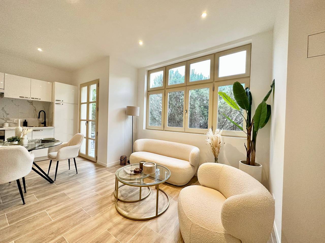 Entire apartment, Modern Apartment - 1Bd/4P - Center of St Tropez in Saint-Tropez, Draguignan region