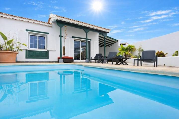 Casa de vacaciones para 8 personas, con terraza además de vistas al lago y piscina - 1