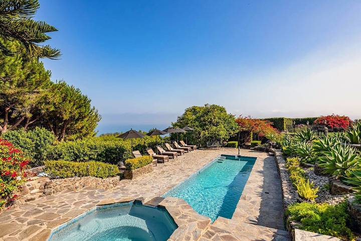 Holiday rental for 10 people, with hot tub and garden, with pets in Malibu