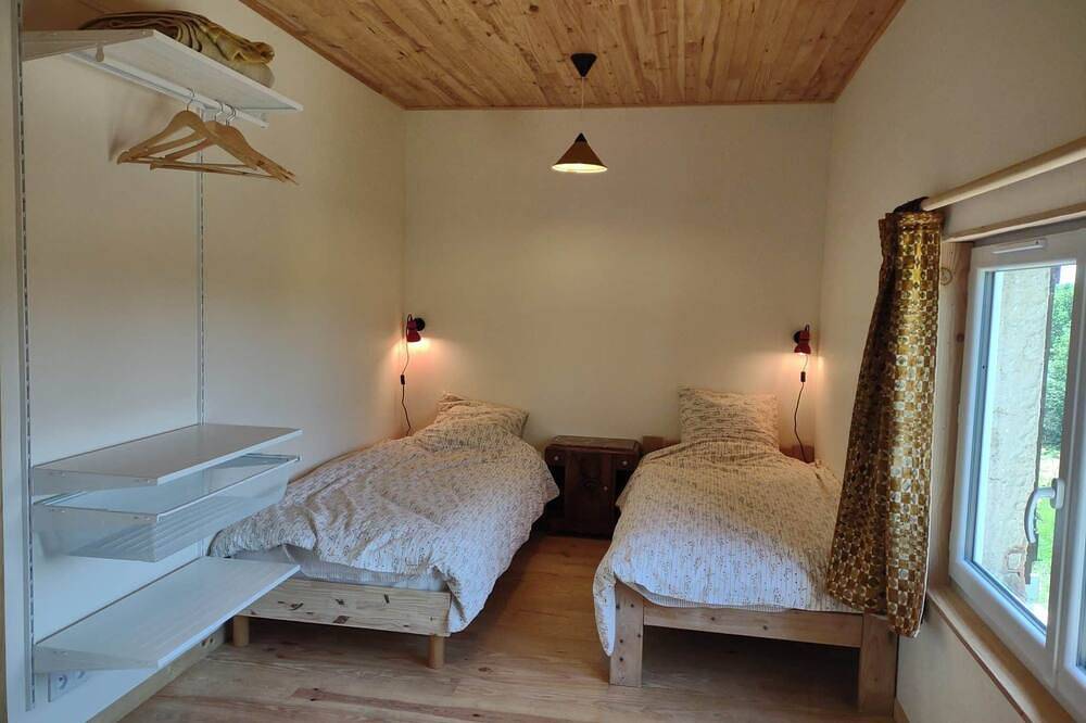 Modern spacious barn conversion surrounded by nature with shared swimming pool in Paulhiac, Région de Villeneuve-sur-Lot