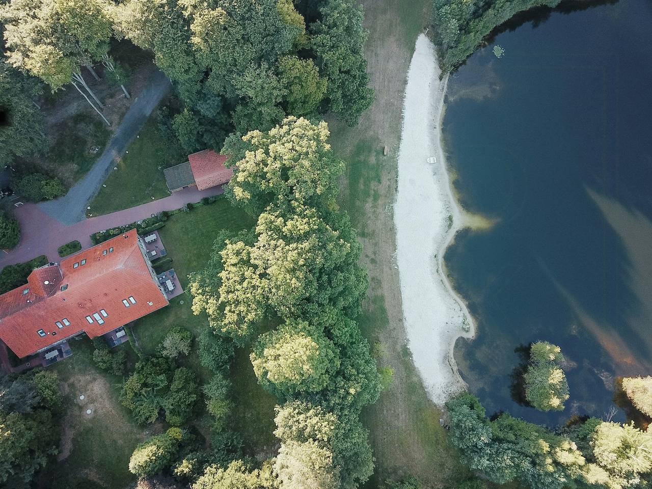 Ganze Wohnung, Naturnahes Refugium: Appartement mit Privatsee in Friedeburg, Nordseeküste