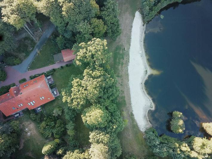 Ganze Wohnung, Naturnahes Refugium: Appartement mit Privatsee in Friedeburg, Landkreis Wittmund