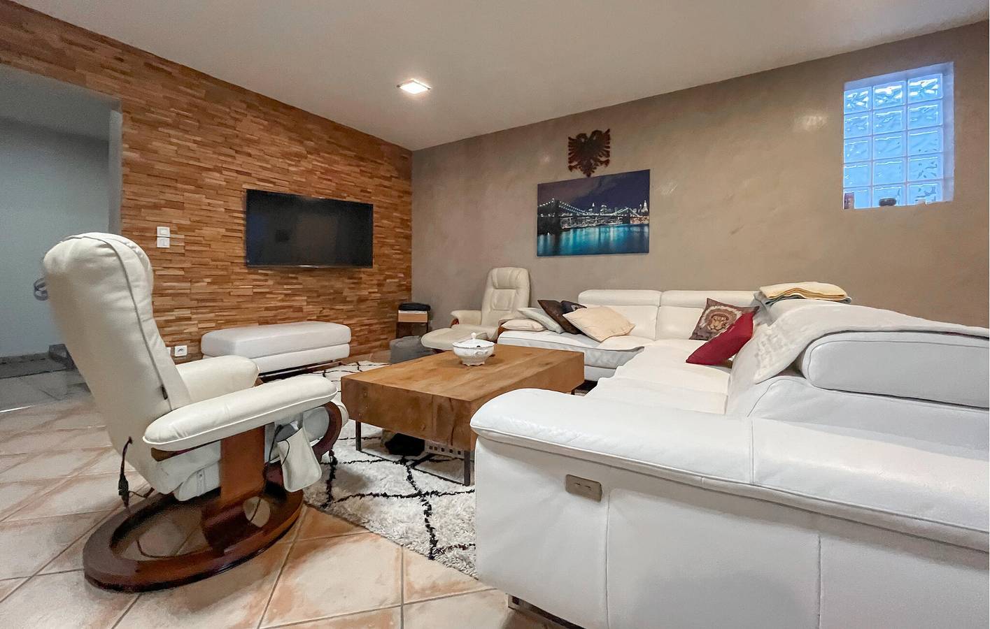 Modern City Apartment with Pool, Terrace & Parking - Cabannes 900m in Cabannes, Arles region