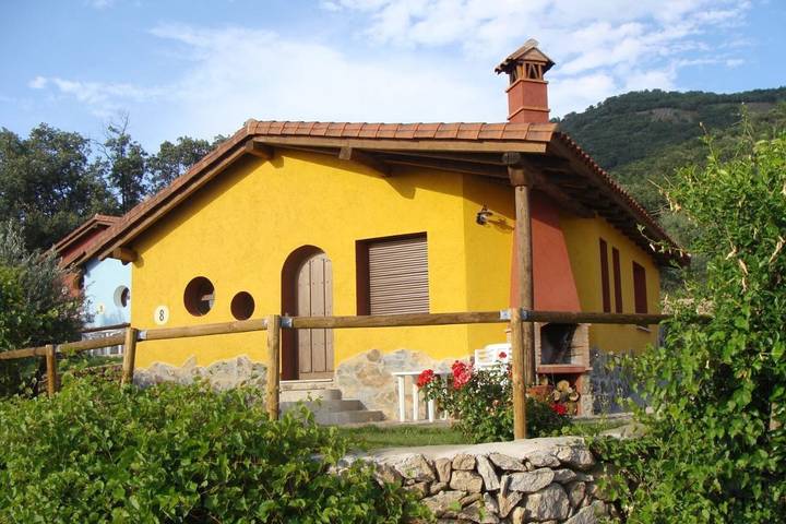 Casa rural para 2 personas, con Terraza y Jardín además de Piscina y Vistas en Extremadura