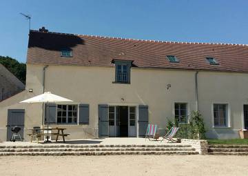 Gîte pour 11 personnes, avec terrasse et jardin à Maurepas